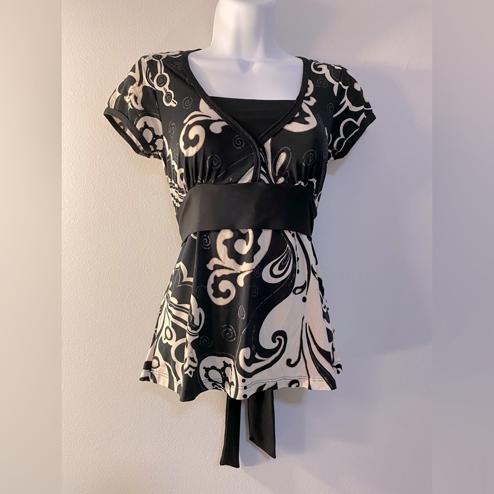 Mariposa Medium Black & White Tunic with Tie-around Sash